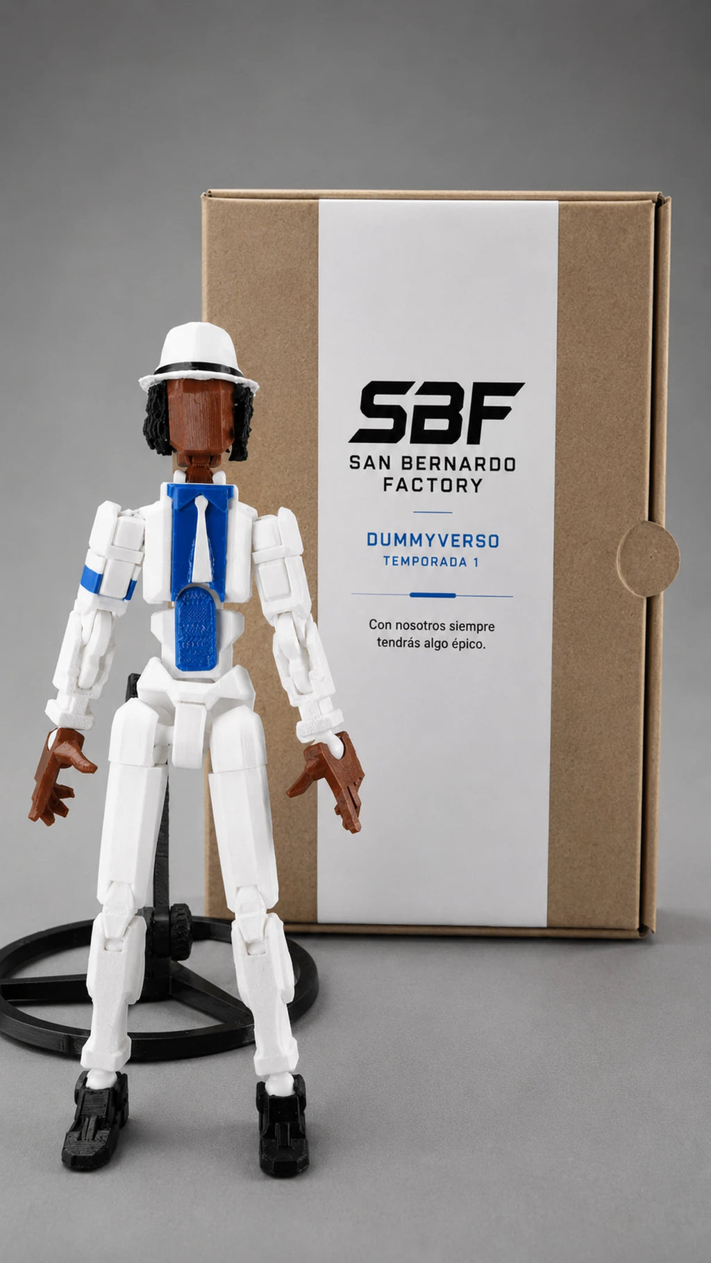 Dummy 13 Jackson junto a empaque oficial SBF
