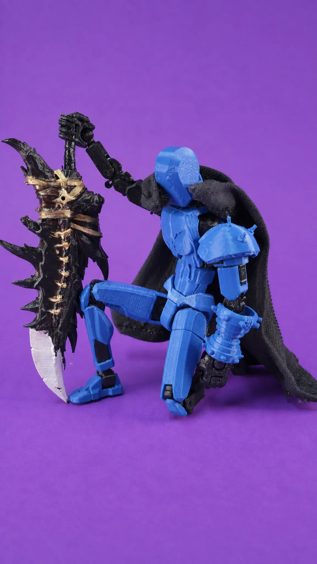 Azulito Ultra Instinto en pose épica con Mata Dragones