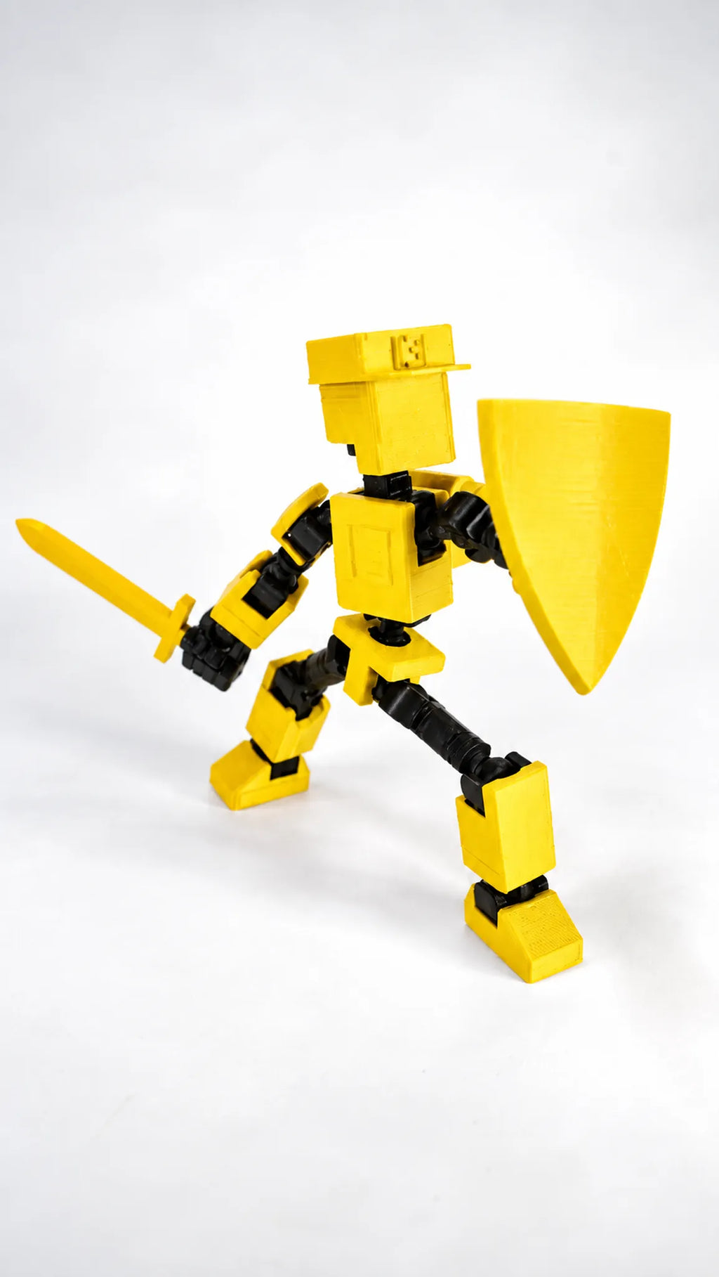Mini Misión 13 amarillo con espada y escudo figura articulada