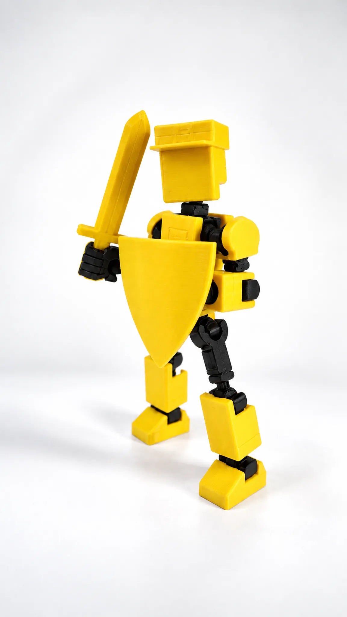 Mini Titán 13 amarillo figura articulada