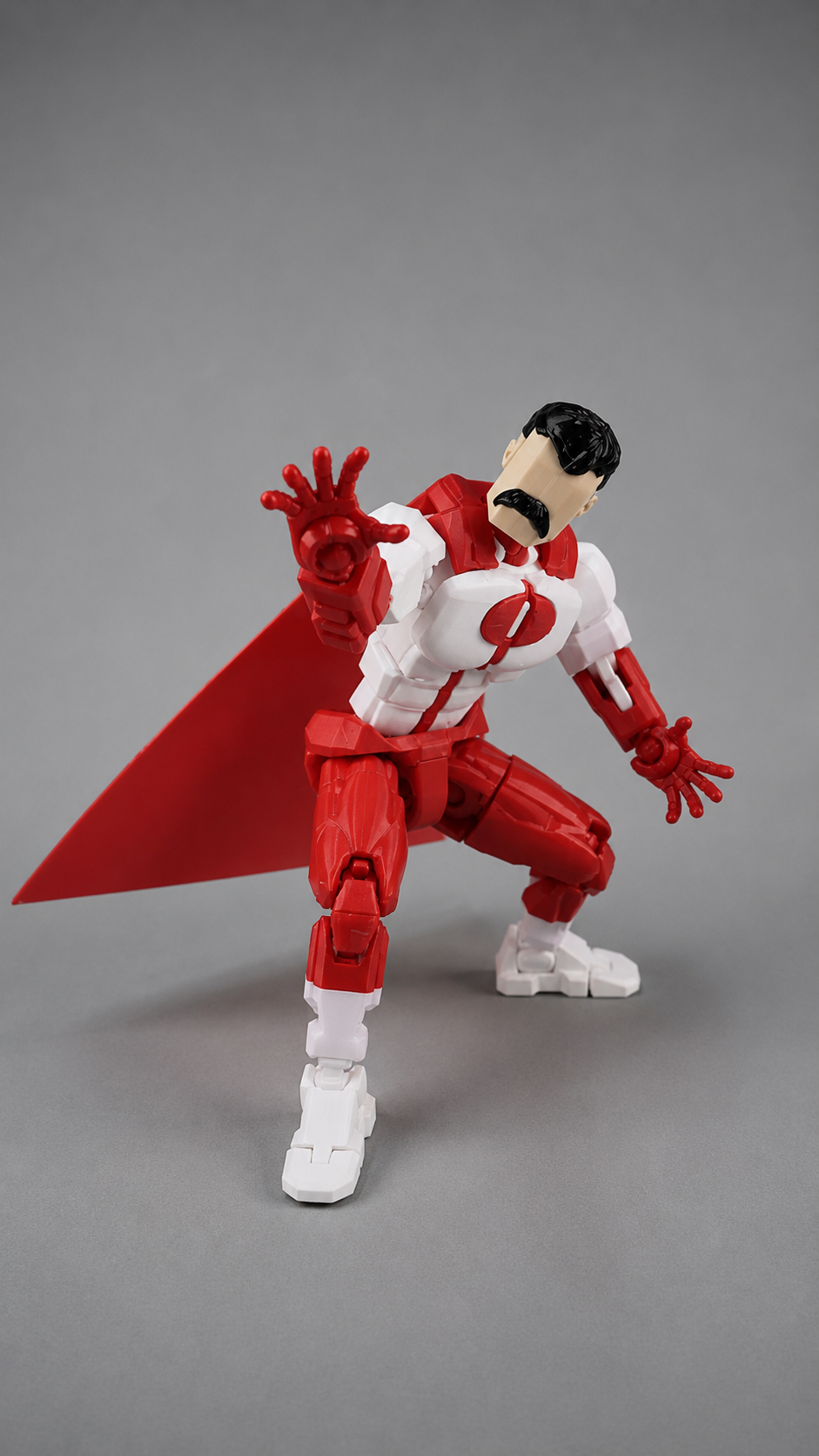 Dummy 13 – Centinela Viltrumita